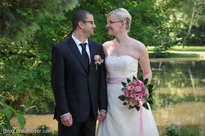 Obwohl die traditionelle, klassische Hochzeit nie unmodern wird, so verändert sich der Style der Brautbilder. Hochzeitsfotograf Erlangen