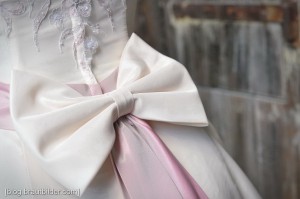 Obwohl die traditionelle, klassische Hochzeit nie unmodern wird, so verändert sich der Style der Brautbilder. Hochzeitsfotograf Zürich