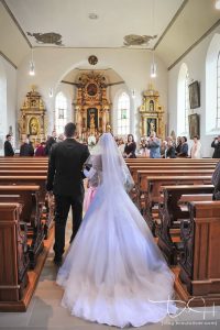 Einzug der Braut in die Kirche, Fotograf Kirche Forchheim Hochzeit