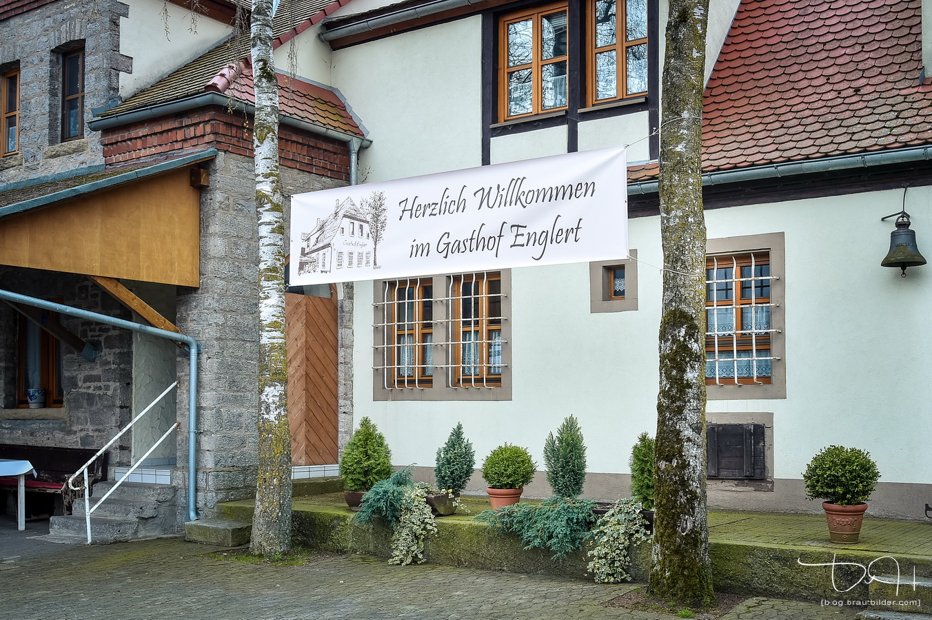 Der Hochzeitsfotograf aus Nuernberg im Gasthaus Englert in Rottendorf.