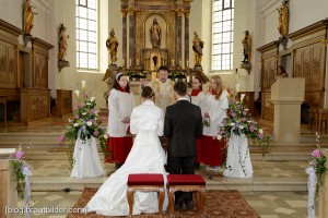 Hochzeitsfotos bei schlechtem Wetter - Hochzeitsfotograf Wiesenthau, Forchheim, Erlangen, St. Martin Kirche in Eggolsheim