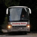 Die Hochzeitsgesellschaft wurde mit einem Modernem Reisebus von der Halbinsel Au in das wunderschöne Rapperswil chauffiert. Hochzeitsfotograf Zürich.