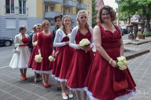 Traditionelle italienische Hochzeit, Hochzeitsfotograf, Tucherschloss heiraten, Brautjungfern im gleichen Kleid, Standesamt Tucherschloss