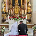 Einblicke in die kirchliche Trauung in Wiesenthau Forchheim bei Erlangen, Fotograf Hochzeit