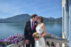 Traumhafte Hochzeits Fotos am Standesamt am Tegernsee. Am Tegernsee begleitet der Hochzeitsfotograf auch Ihre Hochzeit!