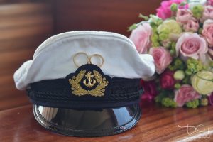 Die Eheringe auf der Kapitäns Mütze - Ihr Hochzeits Fotograf am Tegernsee