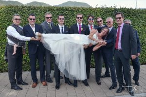 Sie möchten moderne Gruppenbilder Ihrer Hochzeitsgäste? Ihr Hochzeitsfotograf ist für Sie da!
