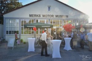 Sie suchen eine Location für Ihre Hochzeit? Hochzeit feiern im Merks Automuseum. Der Location Geheimtipp Ihres Hochzeits Fotografen aus Nürnberg