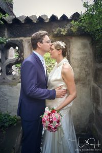 Brautbilder im Burgarten! Nuernberger Burg! Euer Hochzeitsfotograf auf der Nuernberger Burg!