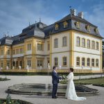 Das Brautpaar im Rokokogarten. Hochzeitsbilder mit dem Hochzeitsfotografen aus Nuernberg.