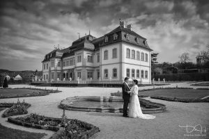 Ausdrucksstarke Brautbilder in Schwarz-Weiss macht der Hochzeitsfotograf.