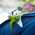 Detailbilder vom Braeutigam macht der Hochzeitsfotograf.