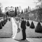 Traumhaftes Brautshooting im Rokokogarten bei Wuerzburg macht der Hochzeits Fotograf aus Nuernberg.