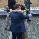 Gratulationen nach der Trauung! Der Hochzeitsfotograf in der Sankt Maternus Kirche.