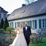 Außergewoehnliches, Modernes Brautschooting mit dem Hochzeitsfotografen im Garten der Orangerie Ansbach.