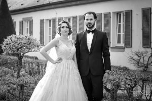 Das Brautpaar in schwarz-weiss, fotografiert vom Hochzeitsfotografen aus Nuernberg! Der Hochzeitsfotograf in Ansbach! Orangerie Ansbach!