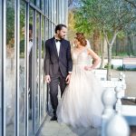Geniales und Modernes Brautbild fotografiert vom Hochzeitsfotografen aus Nuernberg in der Orangerie Ansbach!