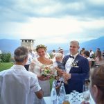 Prost hoch oben! Euer Hochzeitsfotograf in der Agriturismo Maso Carpene in Italien am Gardasee.