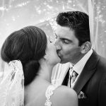 Die Liebe faengt der Hochzeitsfotograf mit der Kamera ein. Hochzeitsfotograf in Zuerich